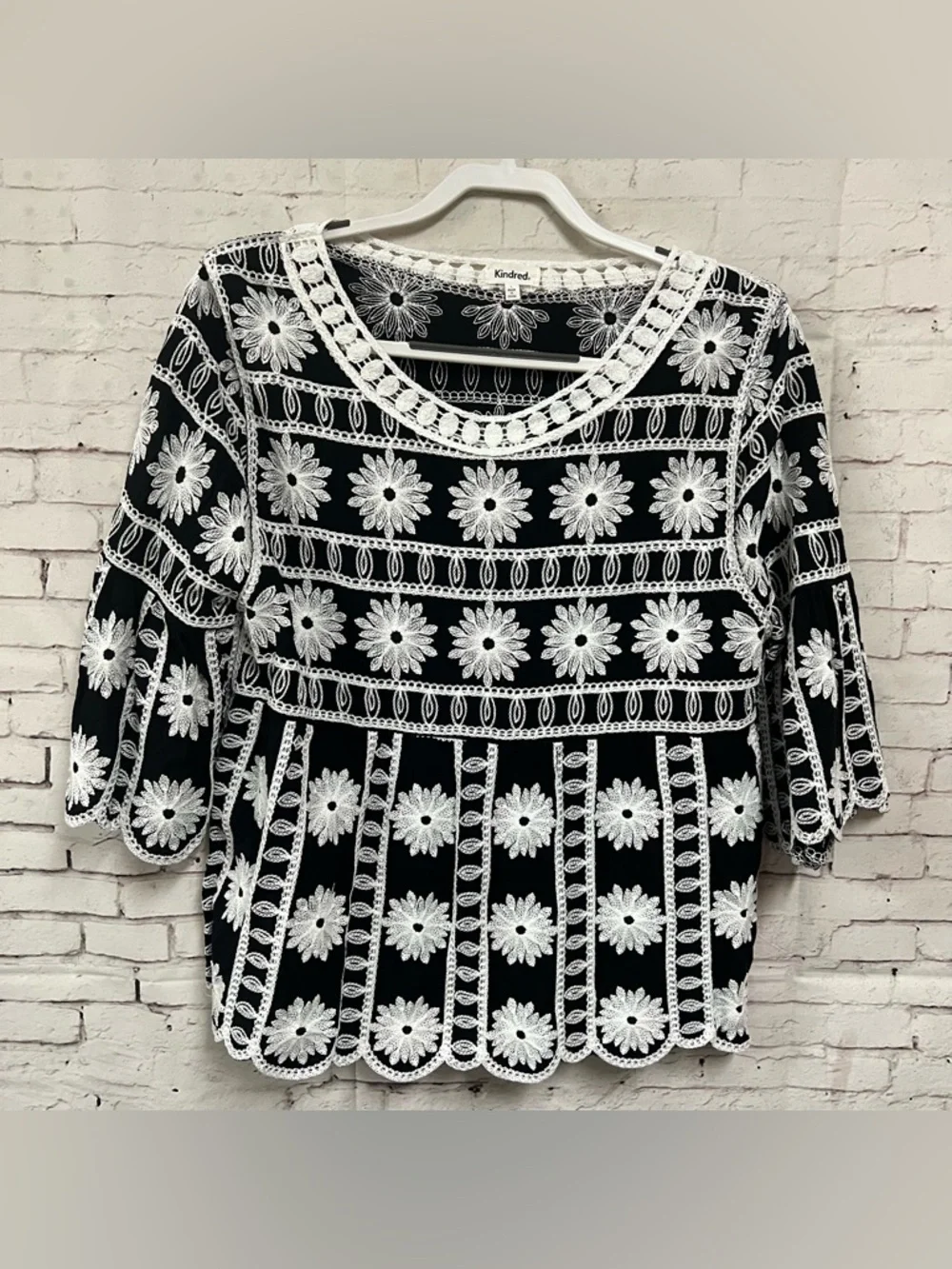 Kindred Embroidered Floral Blouse Large Black White Crochet Bell Sleeve Boho - Picture 2 of 8
